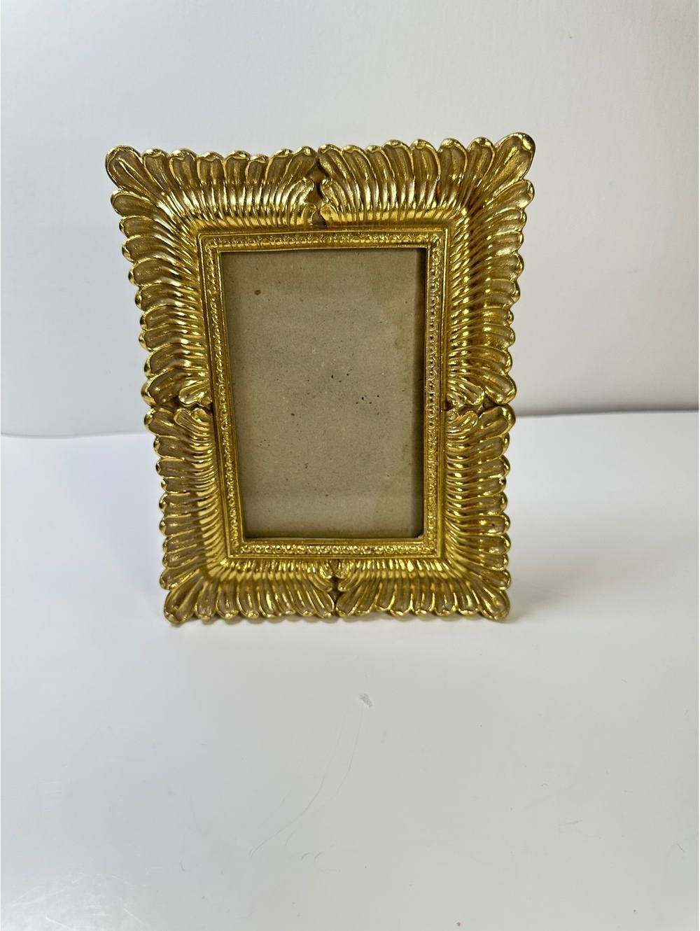 Ornate Gold Molded Resin Frame Tabletop Scalloped Border 5.5x3.5” Photo
